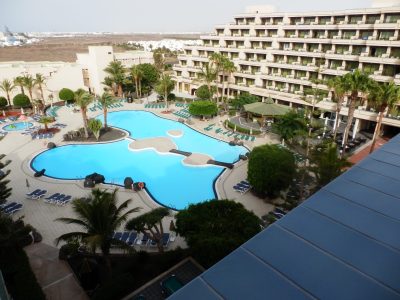 Remodelación y adecuación de las instalaciones del Hotel de 4* vistas de la piscina